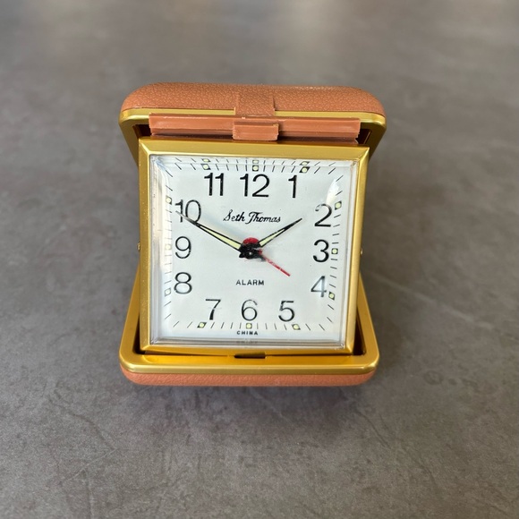Vintage Seth Thomas Travel Alarm Clock Wind Up Brown Clam Case Glows in a Dark - Picture 7 of 13